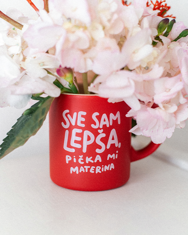 Crvena mat šolja - Sve sam lepša